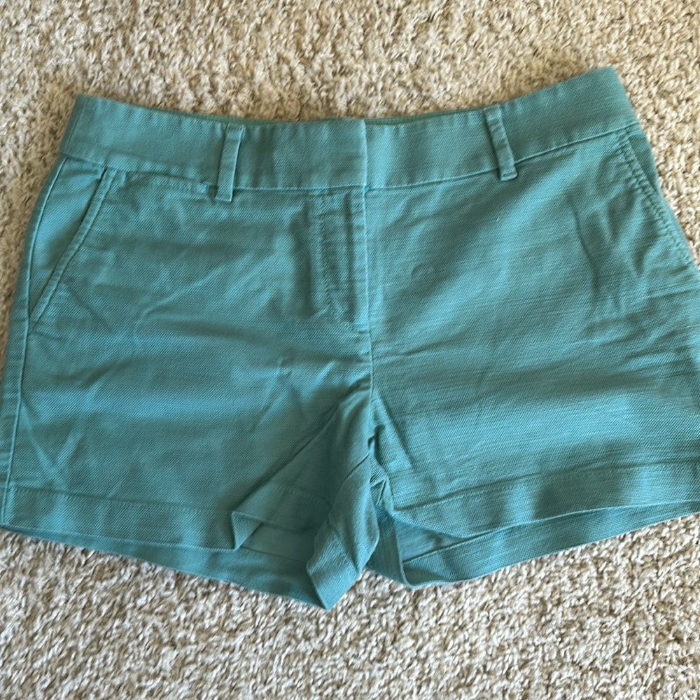 LOFT Short Size 6 Mint Green